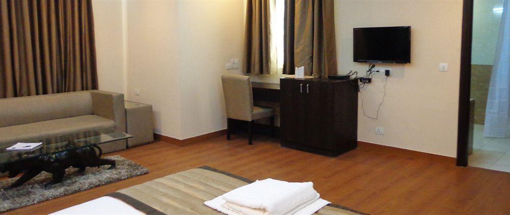 Hotel Aura @Airport New Delhi Eksteriør billede