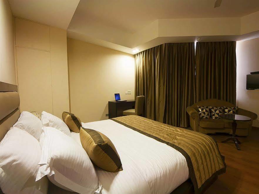 Hotel Aura @Airport New Delhi Eksteriør billede