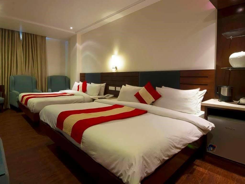 Hotel Aura @Airport New Delhi Eksteriør billede