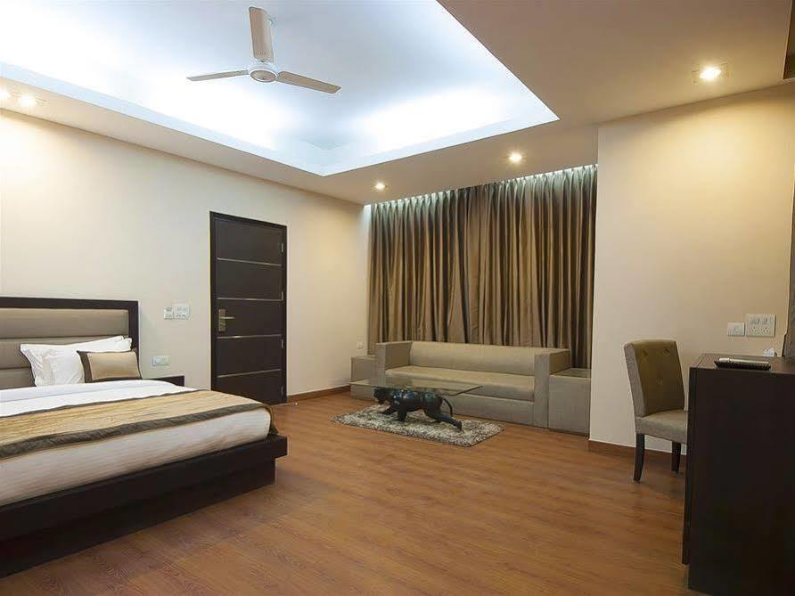 Hotel Aura @Airport New Delhi Eksteriør billede