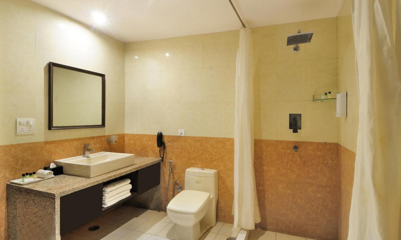 Hotel Aura @Airport New Delhi Eksteriør billede