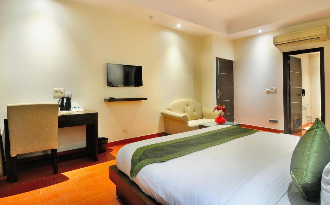 Hotel Aura @Airport New Delhi Eksteriør billede
