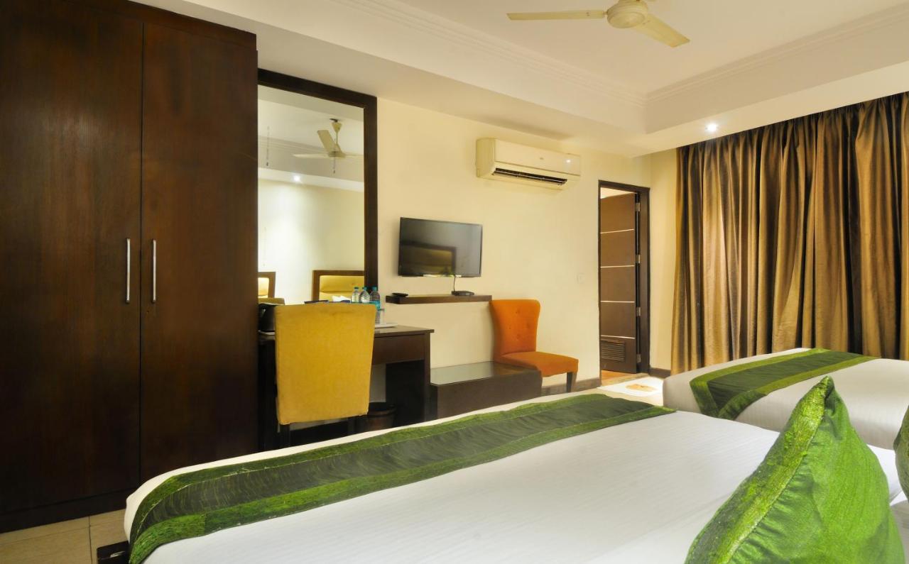 Hotel Aura @Airport New Delhi Eksteriør billede