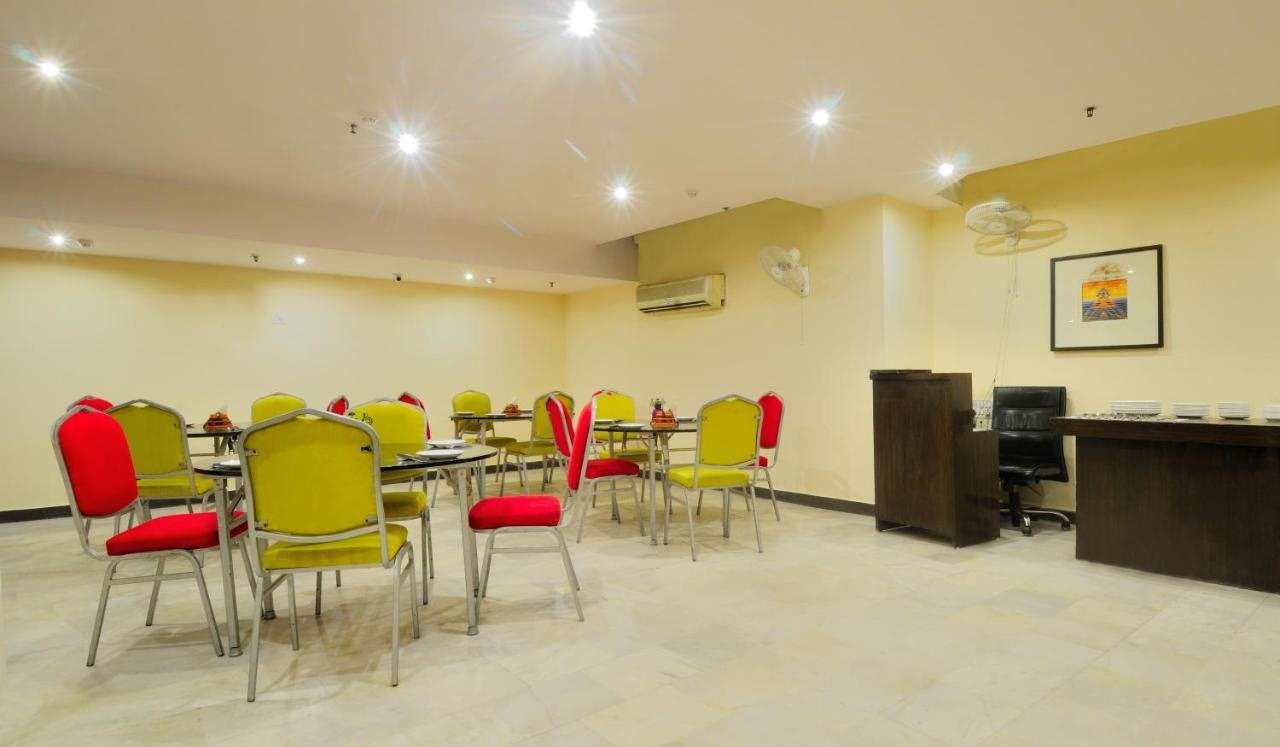 Hotel Aura @Airport New Delhi Eksteriør billede